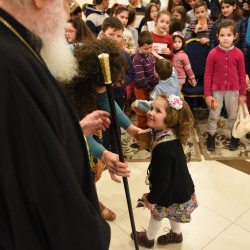 alik 
Abp Anastasios and children 
2021-04-01 23:24:25