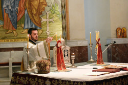 alik 
Liturgy at cathedral in Tirana 
2021-04-09 22:47:59