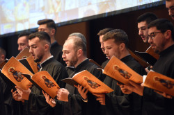 alik 
Choir from cathedral in Tirana 
2021-05-16 16:07:36