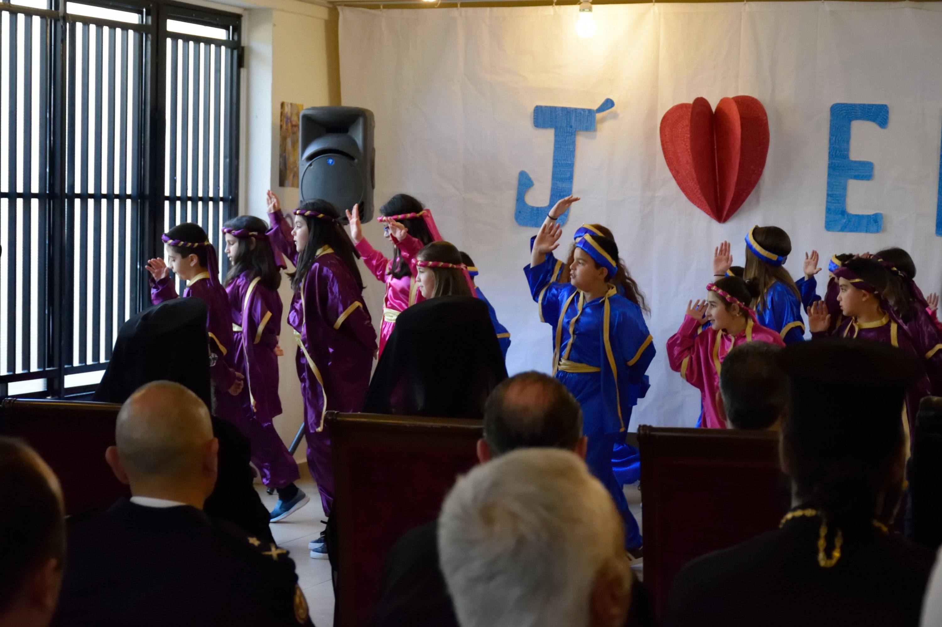 Folk dances by pupils of the Orthodox church in Rahbe