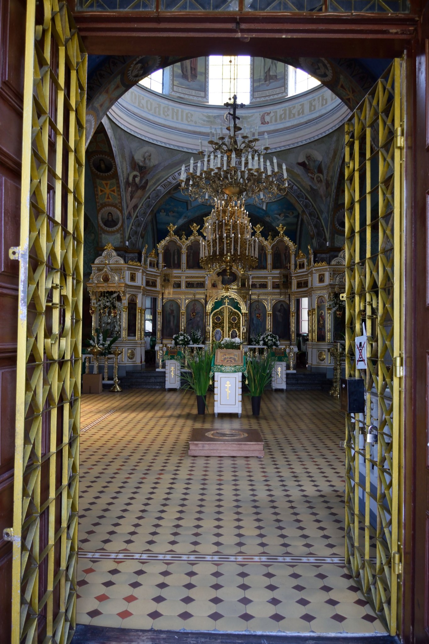 Wejście do cerkwi monasterskiej w Jabłecznej