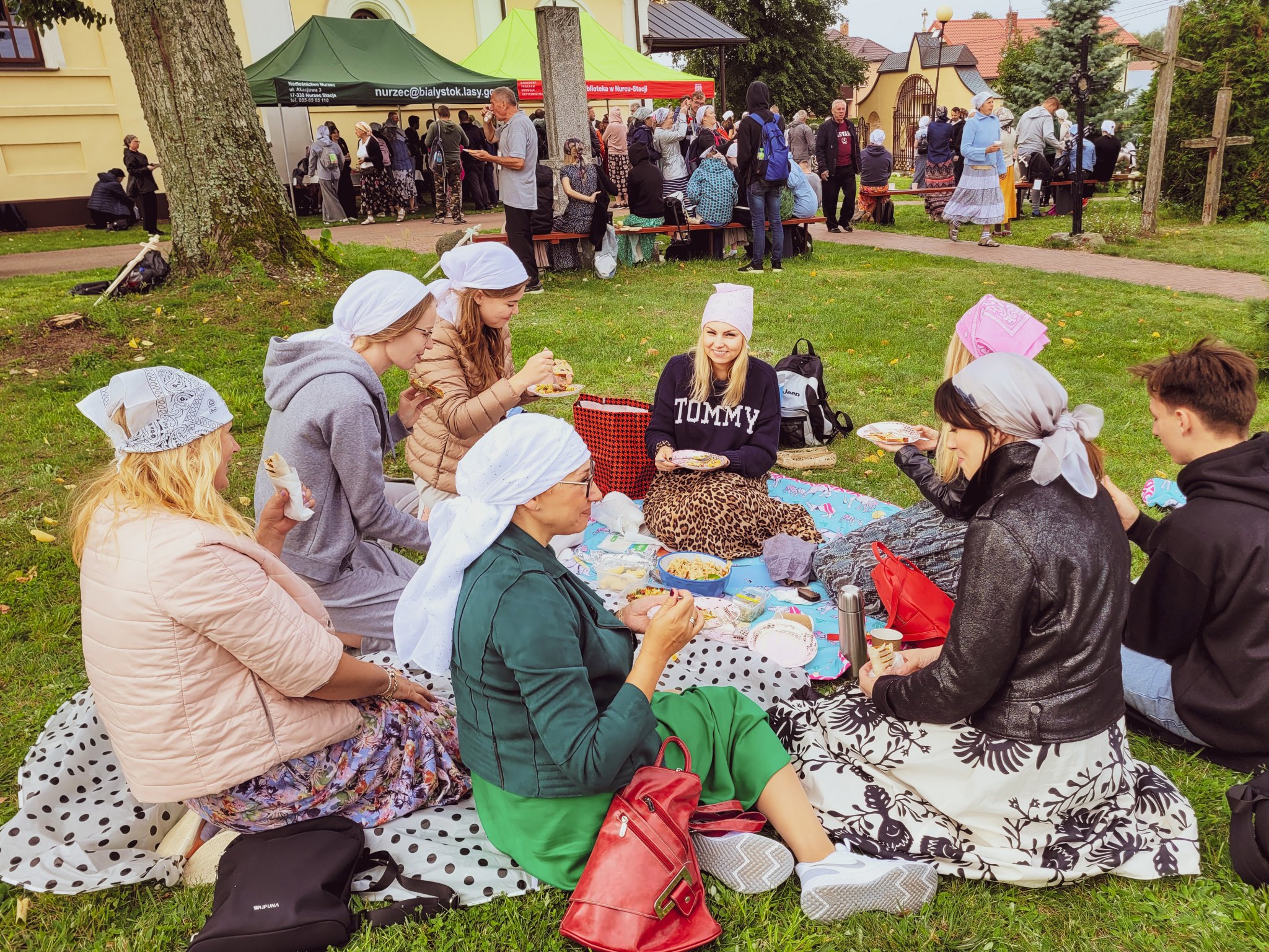 Pilgrims on the way to Grabarka Convent in Żerczyce