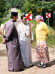 jarek1 
Pilgrims on the way to Grabarka Convent 
2021-08-30 20:13:28