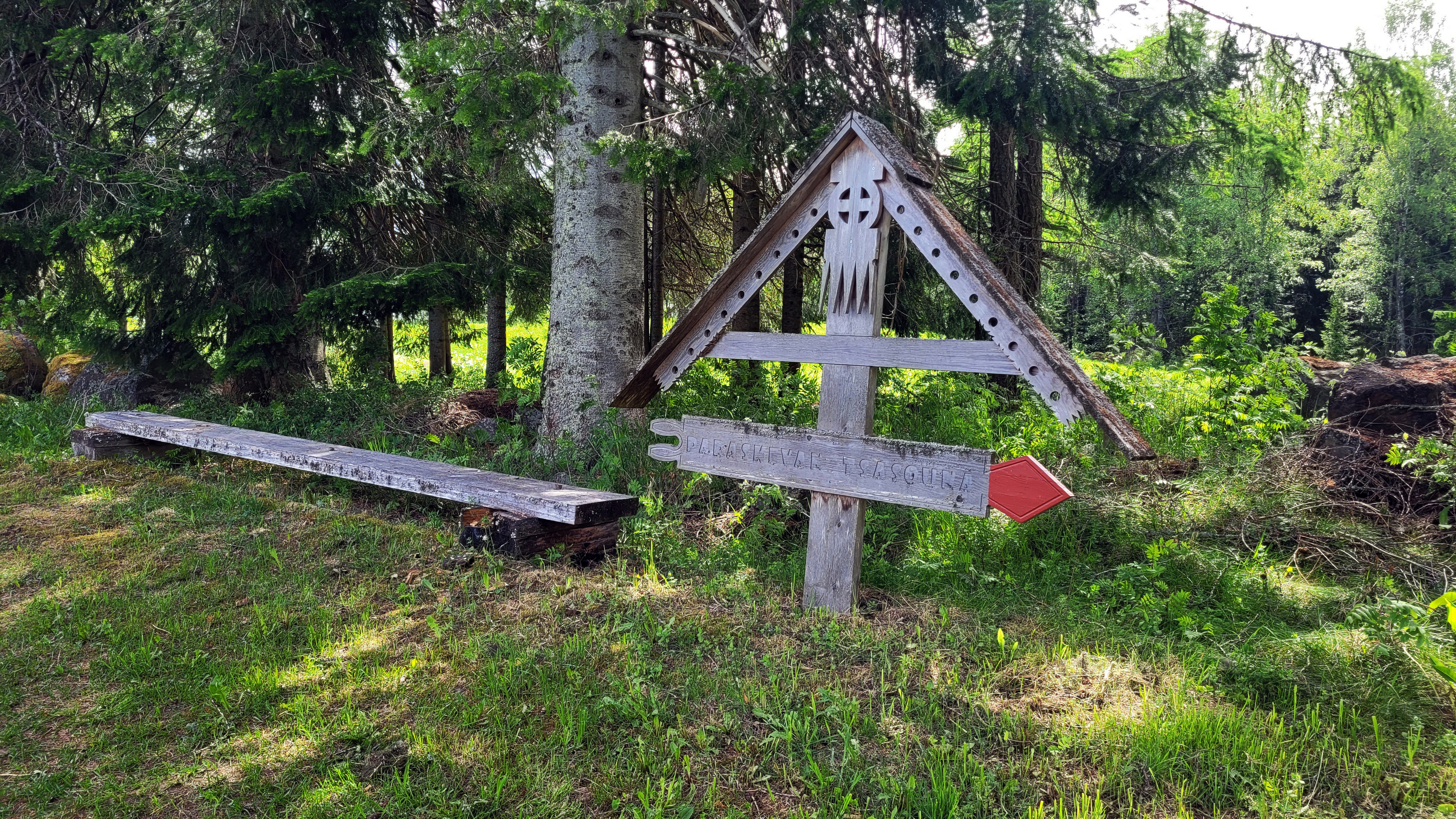 The Orthodox Convent in Lintula. The way to a lake