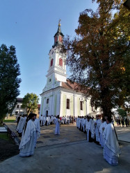 joanikije 
Дочек епископа у храму Светог Петра и Павла у Араду 
2022-09-26 23:44:34