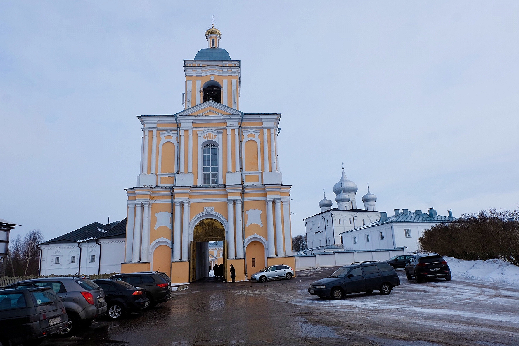 Колокольня Варлаамо-Хутынского монастыря