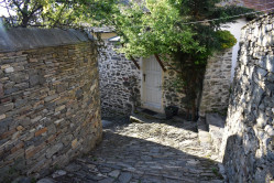 Улица у Кареји