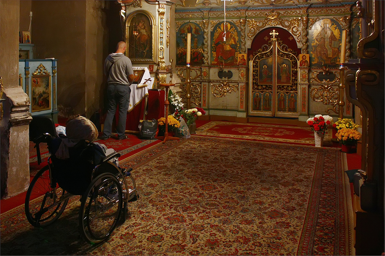 Prayer before the miracle working Holy Mother of God icon in Beocin monastery