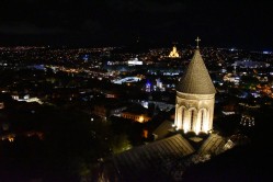 m.stefanovic 
Ноћни поглед на стари део Тбилисија са горњом Бетлеми црквом у првом плану 
12 
2024-11-01 10:45:11