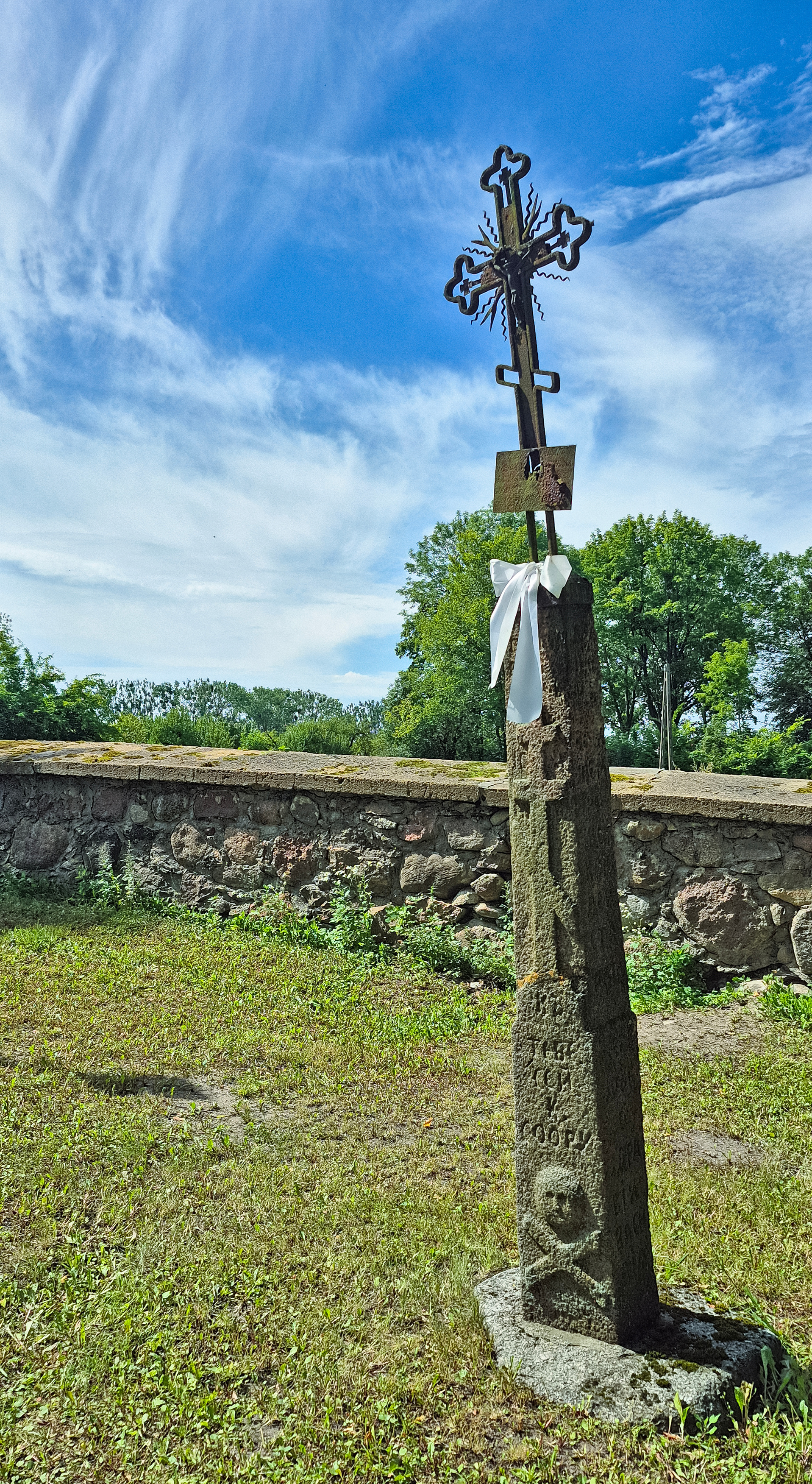 The cross close to the Ascension Orthodox church in Nowoberezowo