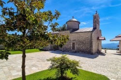 alik 
 Ćelija Piperska Monastery