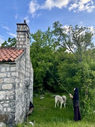 кетеван 
 Молитва монахиње кроз звоно се вије