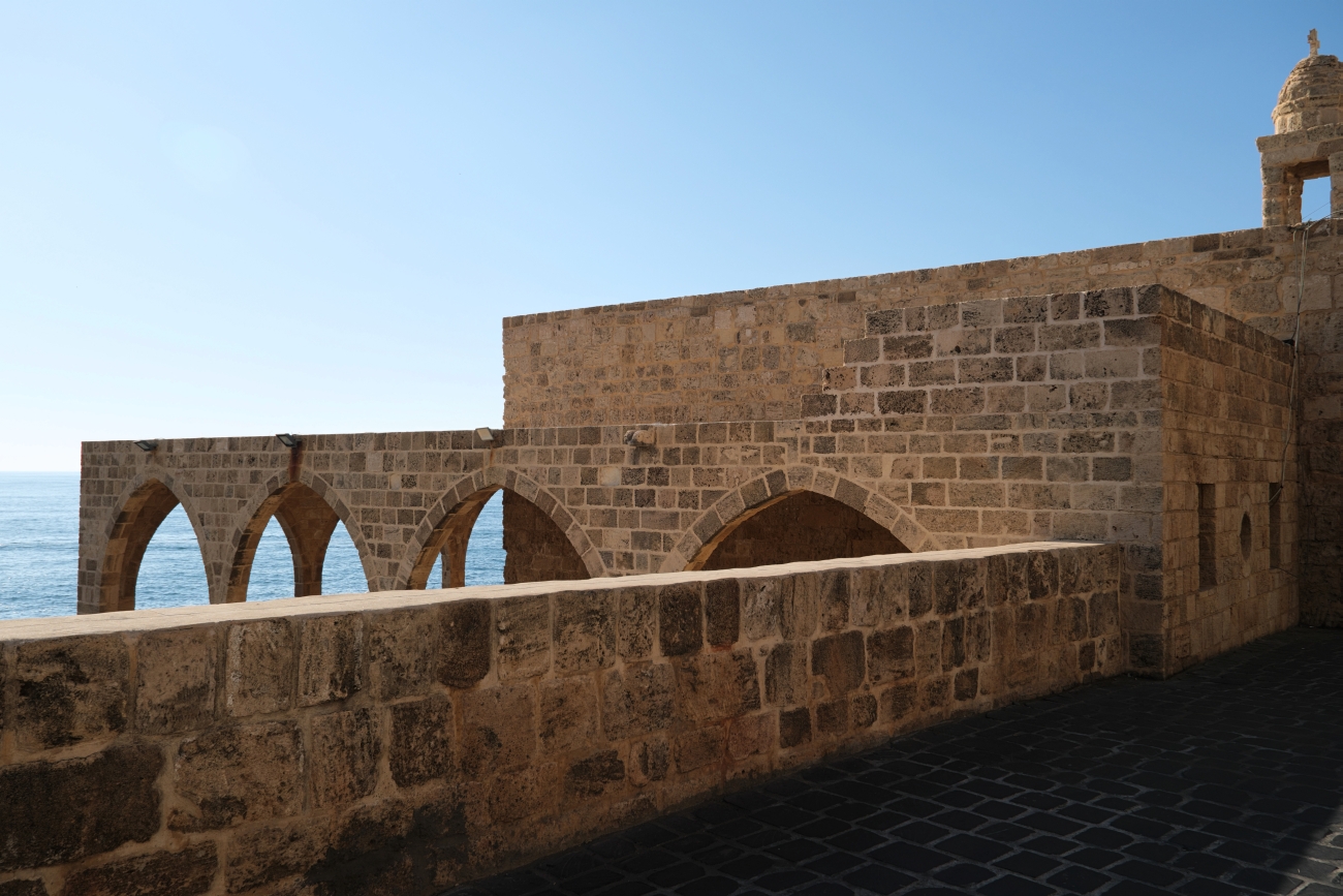 Cerkiew Władczyni Morza za dnia w Batrun, 2025