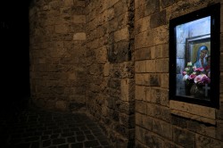 Sheep1389 
 Ikona Bogurodzicy w ścianie zewnętrznej nadmorskiej cerkwi w Batrun, 2025