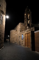 Sheep1389 
 Cerkiew "Władczyni Morza" w Batrun wieczorem - pionowo