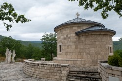alik 
 The Orthodox chapel in Dola