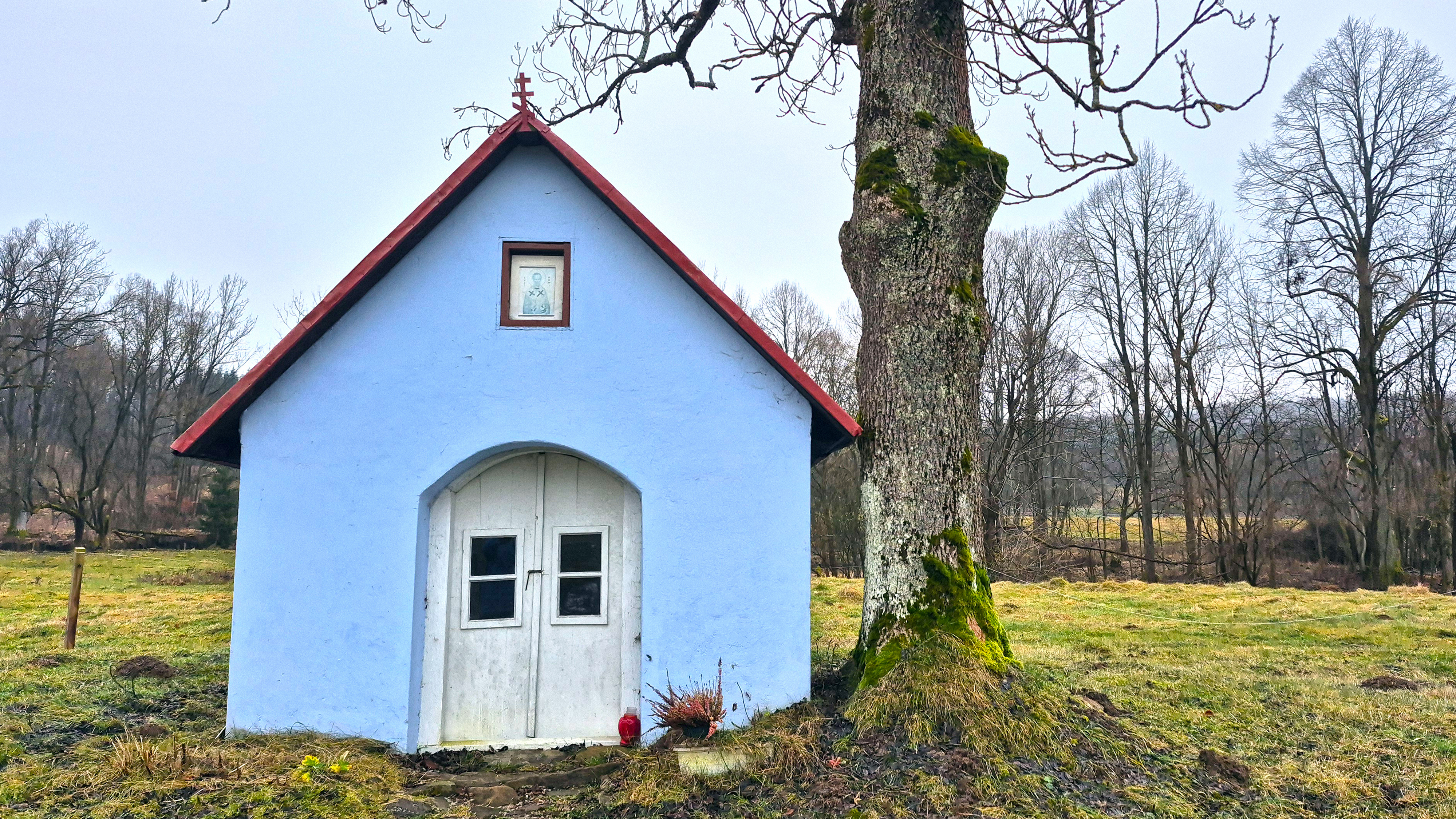 The chapel close to the Orthodox church in Blechnarka