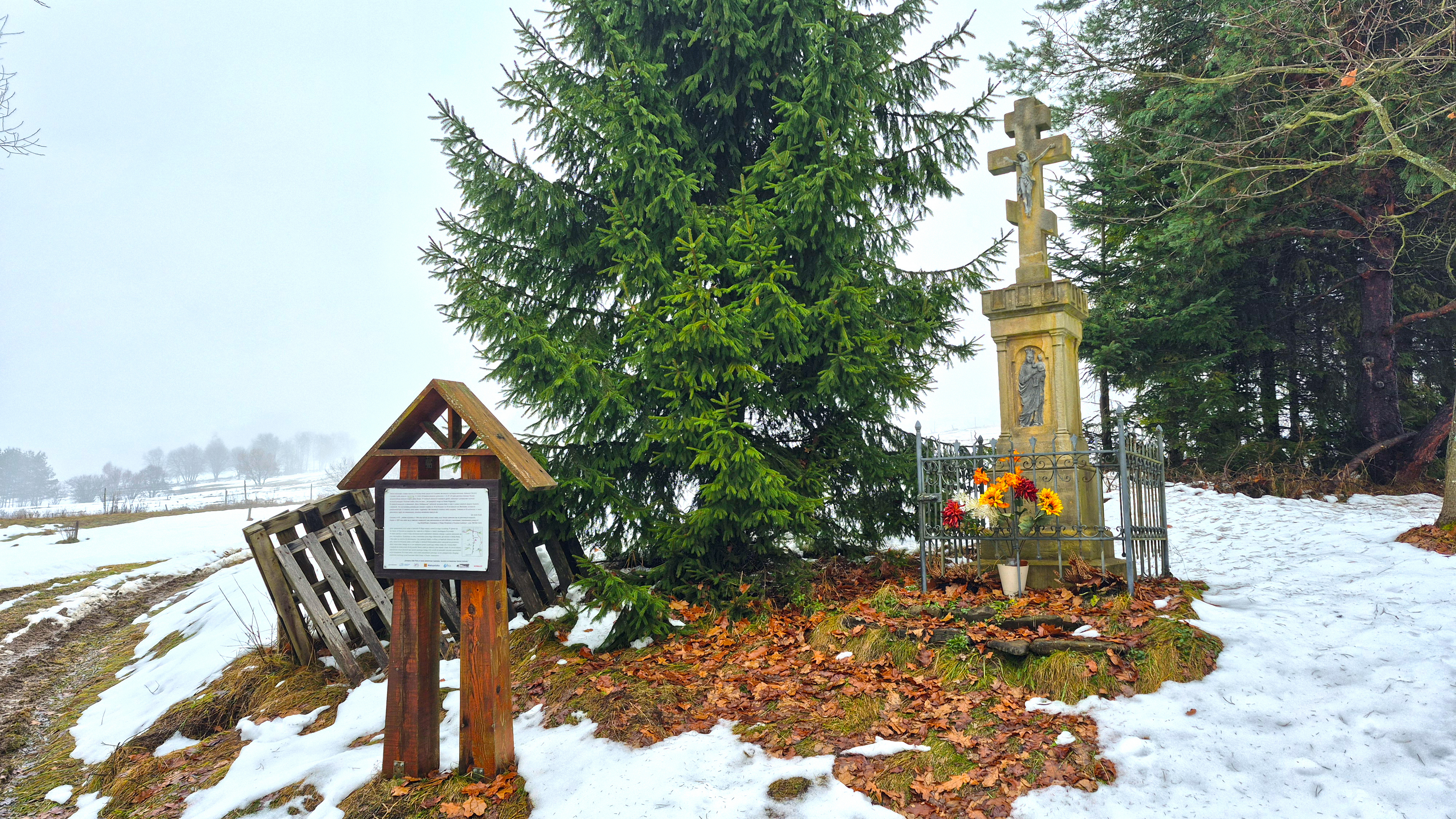 The cross in the area of the Orthodox church in Blechnarka