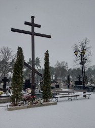 E.I. 
 śnieg na cmentarzu w Białymstoku