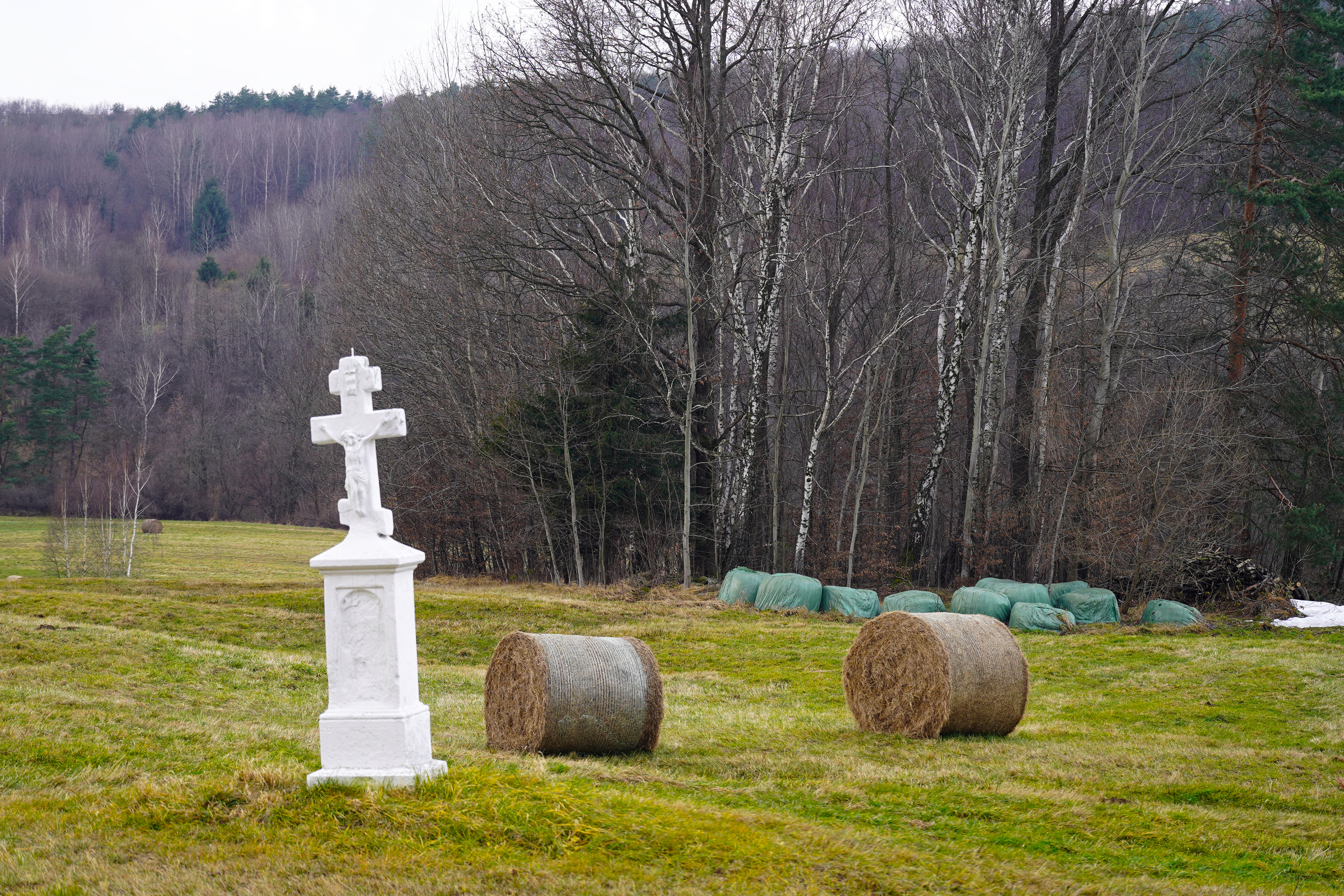The cross opposite the Orthodox church in Rozdziele