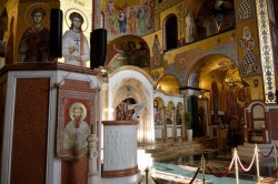 Sheep1389 
 Ikonostas i ambona w Podgoricy, 2024