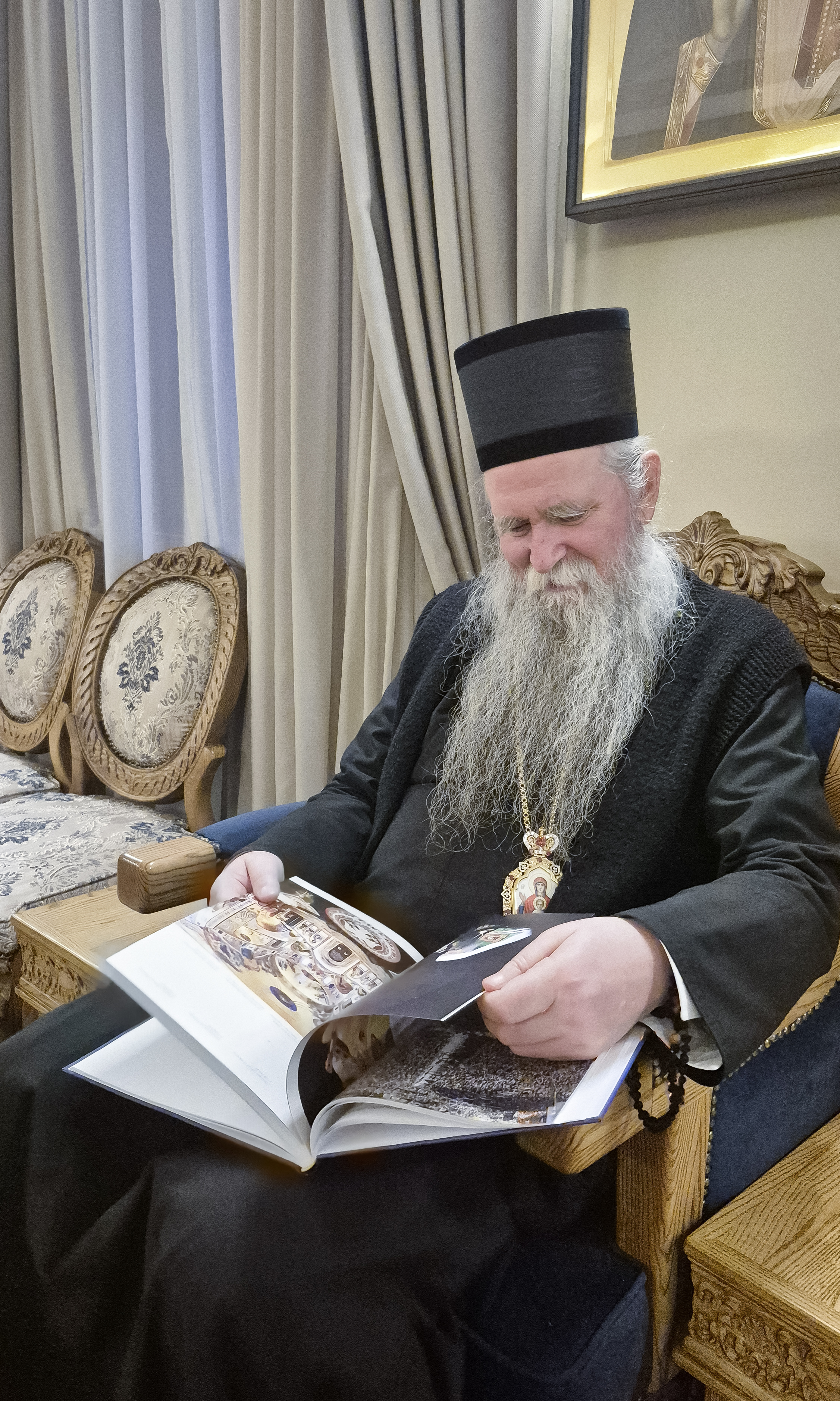 Metropolitan Joanikije with "Colours of Orthodoxy. Montenegro" album