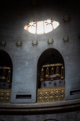 alik 
 Church of the Holy Sepulchre