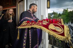 Lazo 
 Epitaphios Litiyá, Holy Friday, California, USA