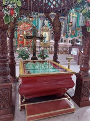 E.I. 
 relikwiarz ze świętymi męczennikami wileńskimi