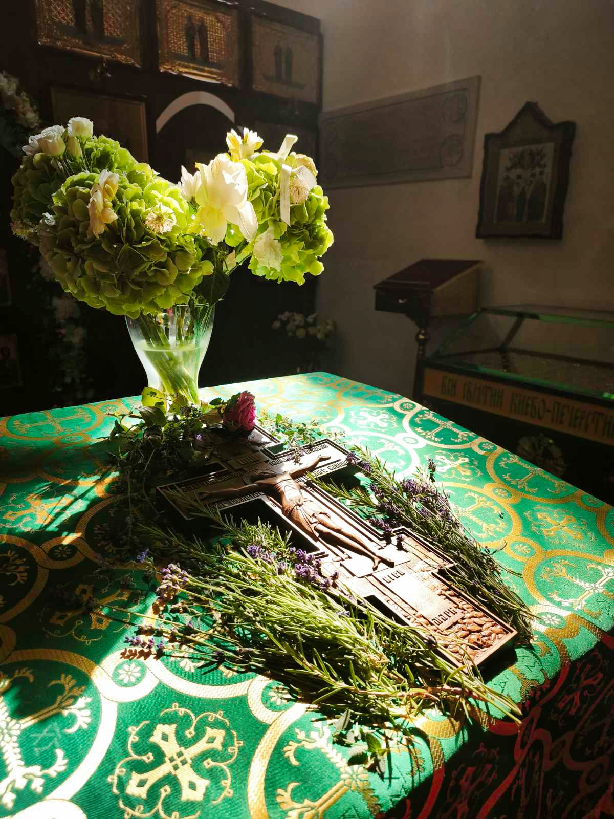To Thy Cross