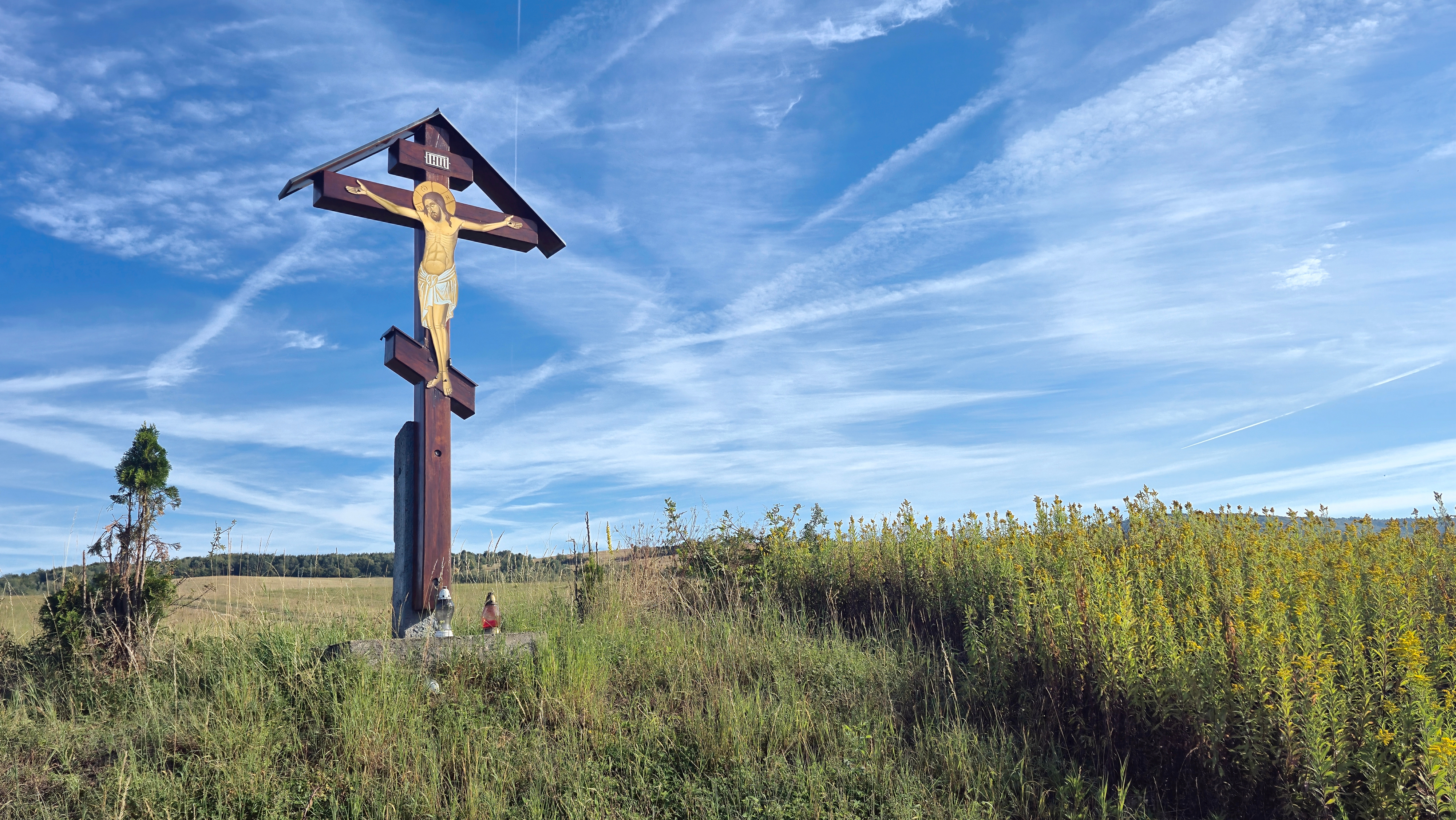 Side road cross on the road between Roztoky and Keczkovce villages