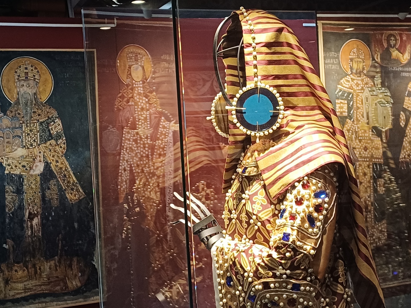 Слике са изложбе