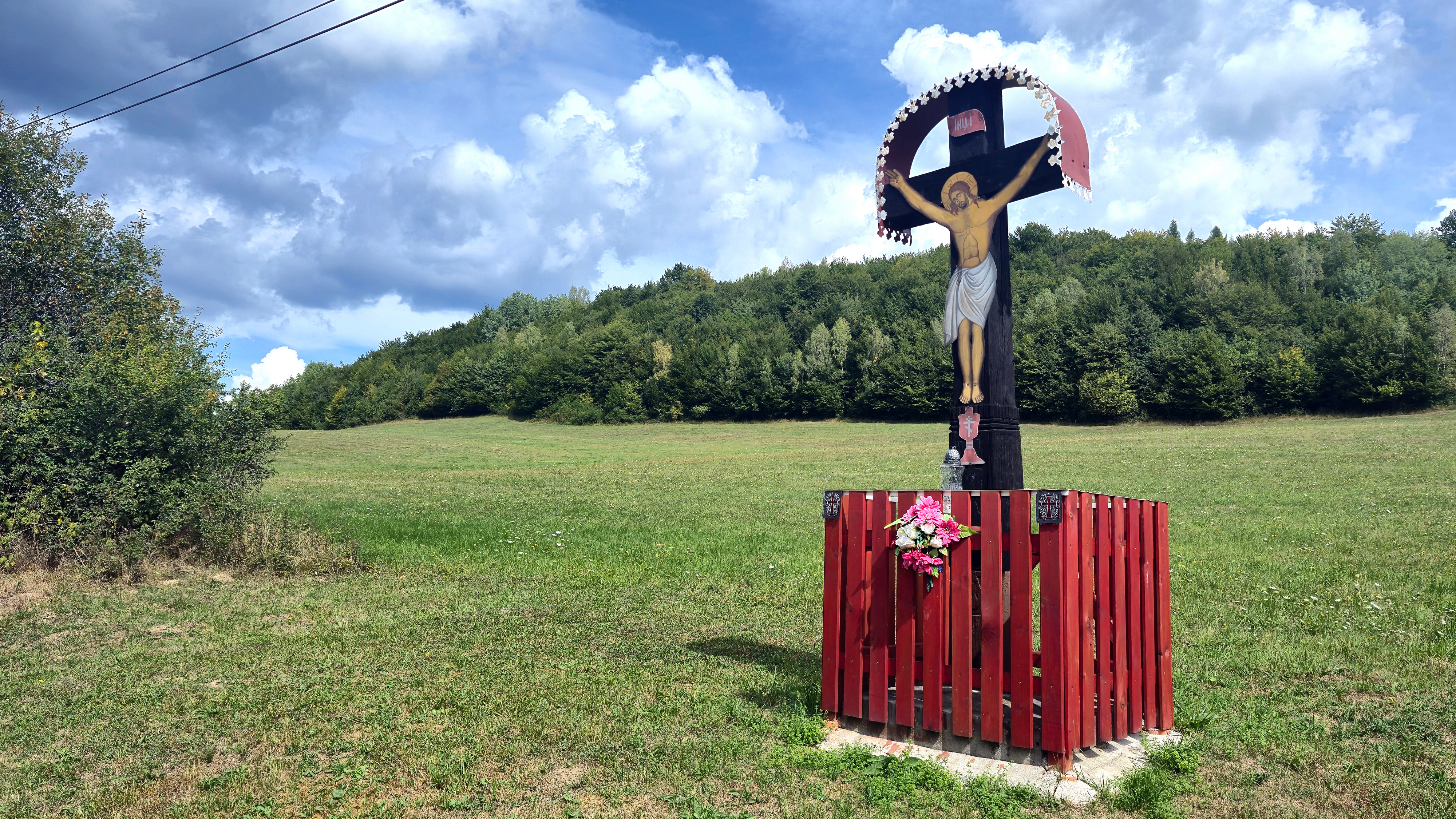 Side road cross between Pstrina i Mirola villages