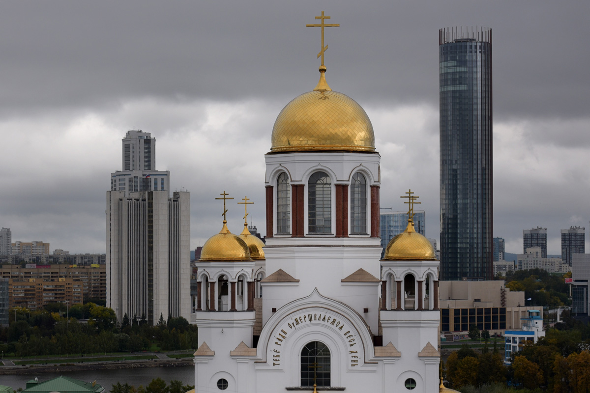 Храм-на-Крови́ во и́мя Всех святы́х, в земле́ Росси́йской просия́вших