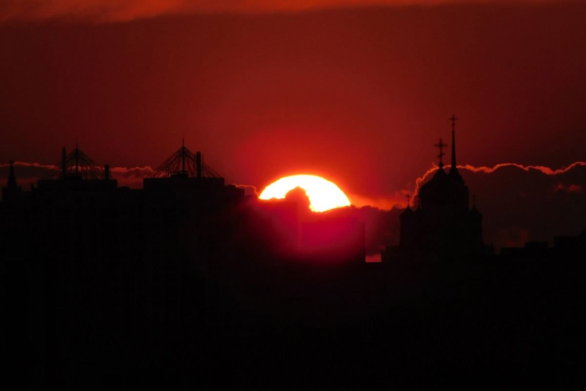 Ангел смотрит в небеса   