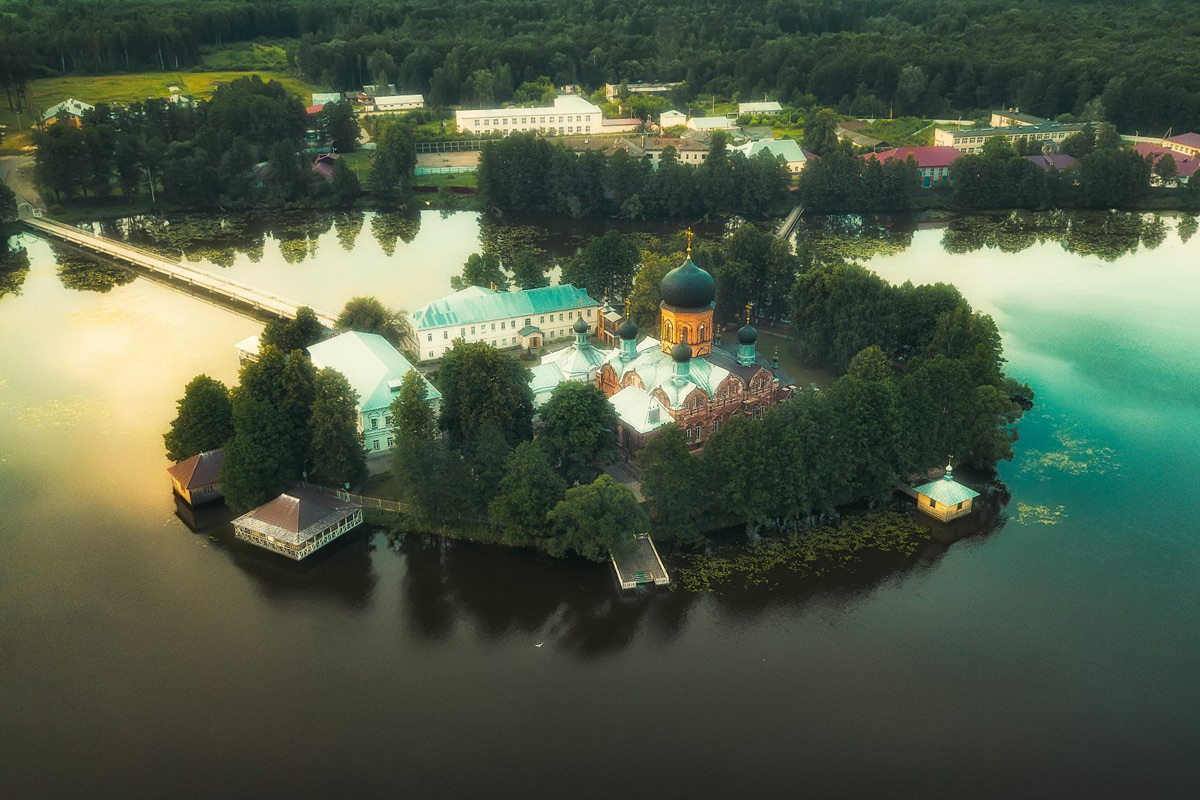 Свято-Введенский Островной монастырь   