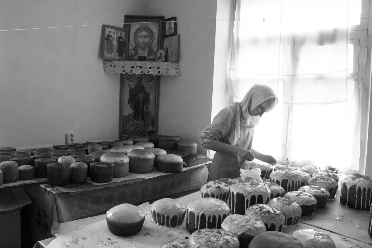  Украшение куличей 