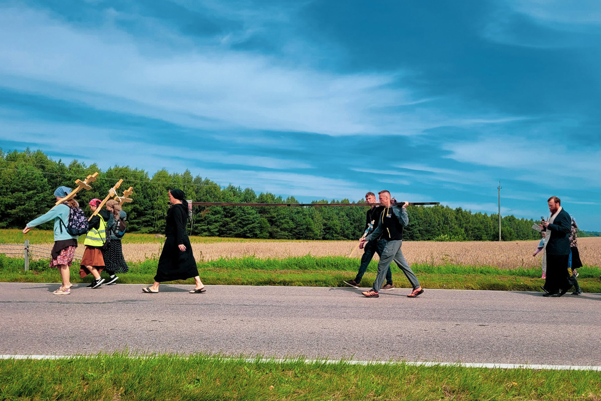 Pilgrims on the way to Grabarka Convent 