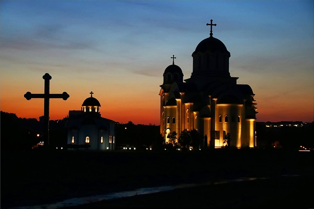 The Churches at Blue Hour - Цркве Васкрсења Господњег и Светог Нектарија у сумрак  