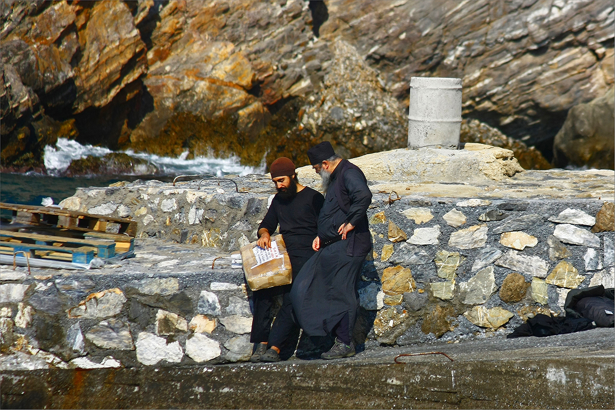 On the Kavsokalyvia's port - Пристаниште Кавсокаливије 