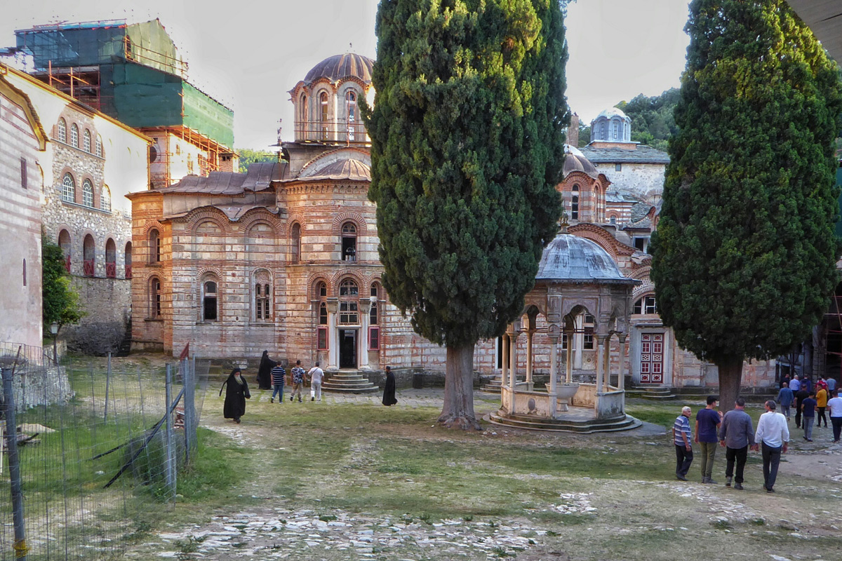 Католикон, главна црква, посвећена Ваведењу Пресвете Богородице, Хиландар.    