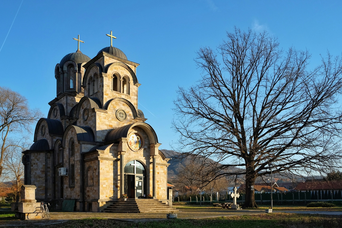 Храм Светих Врачева Козме и Дамјана, насеље Никола Тесла Ниш.  