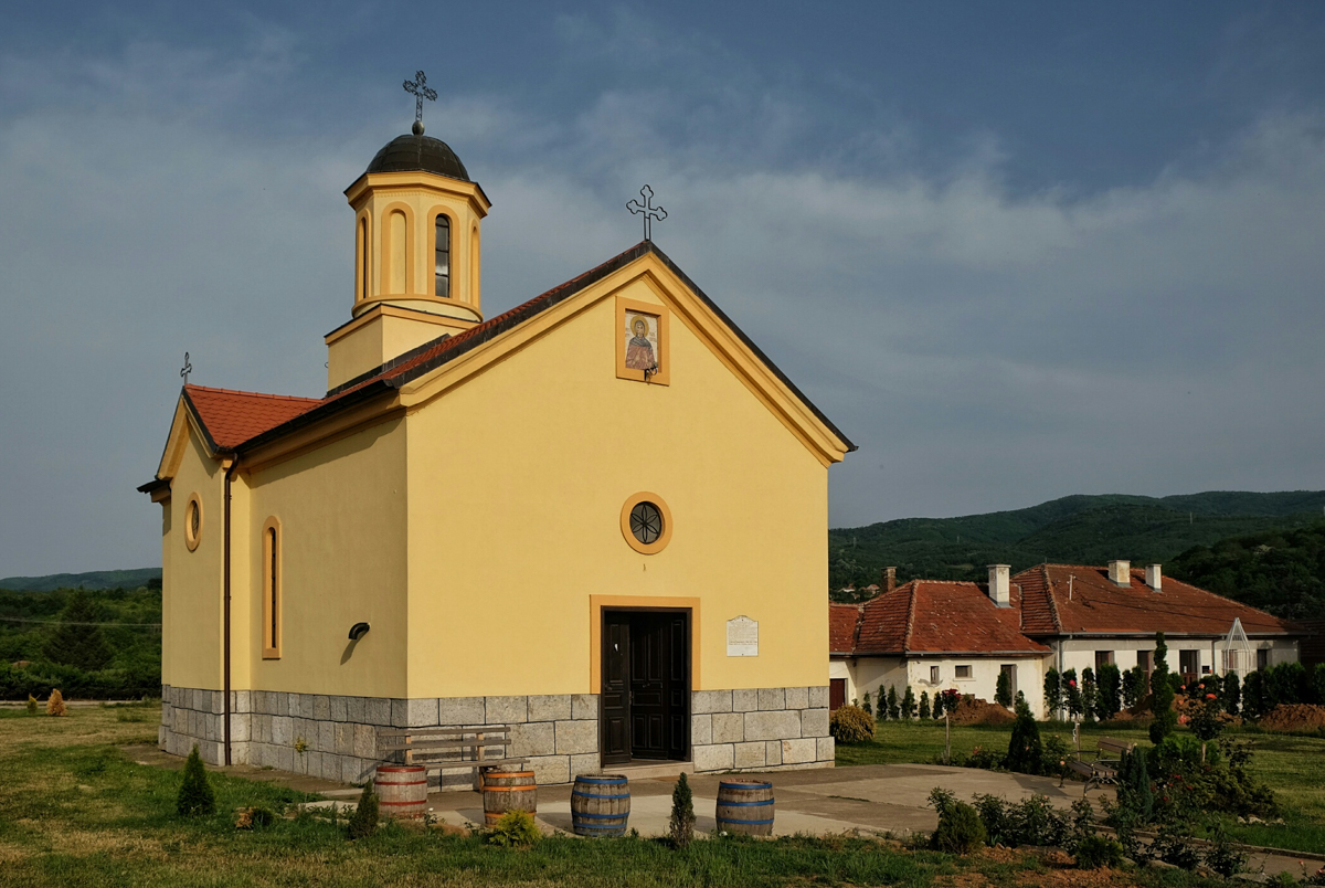 Спомен-црква Свете Петке у Ћурлини у Општини Дољевац и Епархији нишкој 