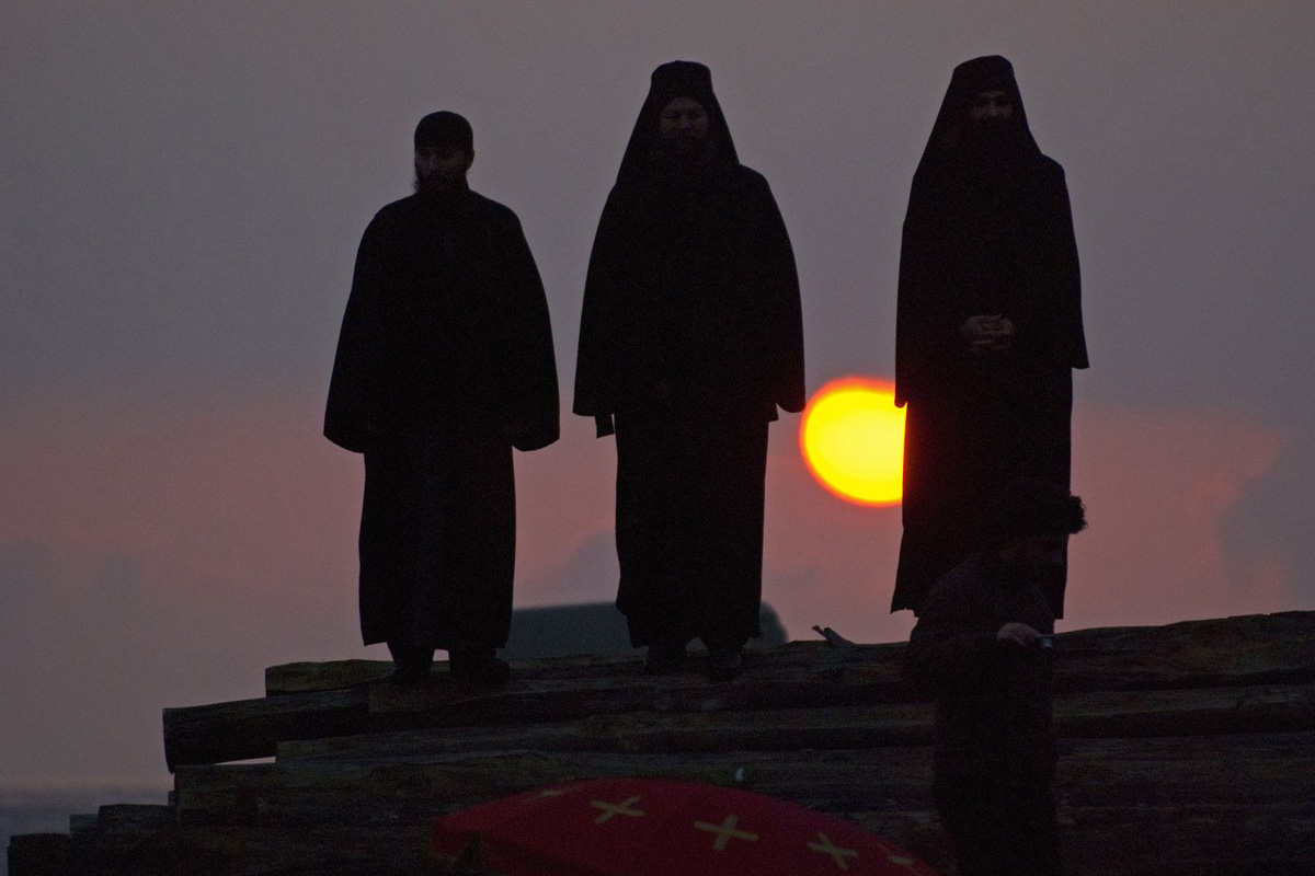 Μοναχοί & ομπρέλα τα Θεοφάνεια - Monks & umbrella at Epiphany 