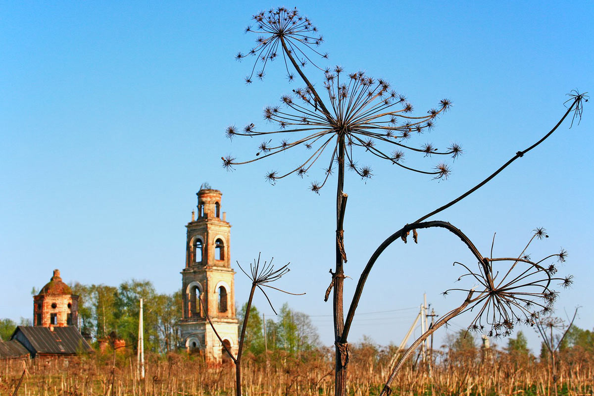 Temples in no needs, fields in weeds   