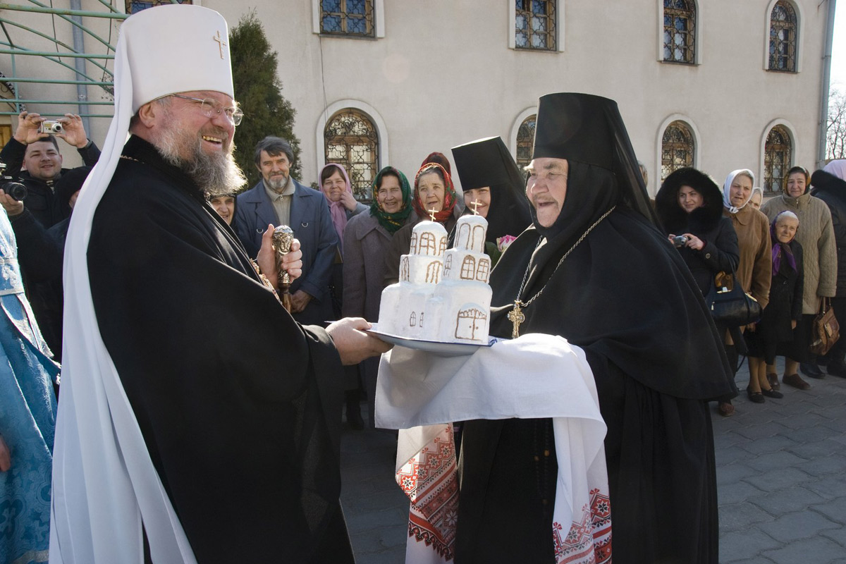 For distinguished guest  