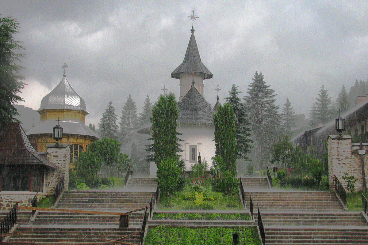 Ploaie de vara la Sihastria 
