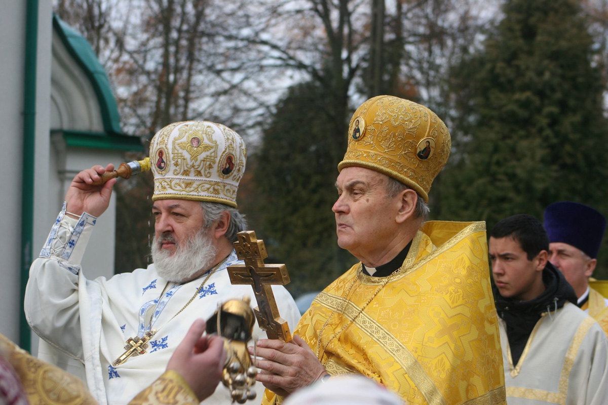 bp. Warsonofiusz Doroszkiewicz i o. Grzegorz Sosna   