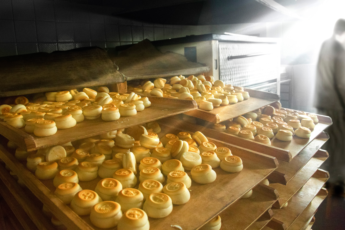 В монастырской просфорне  