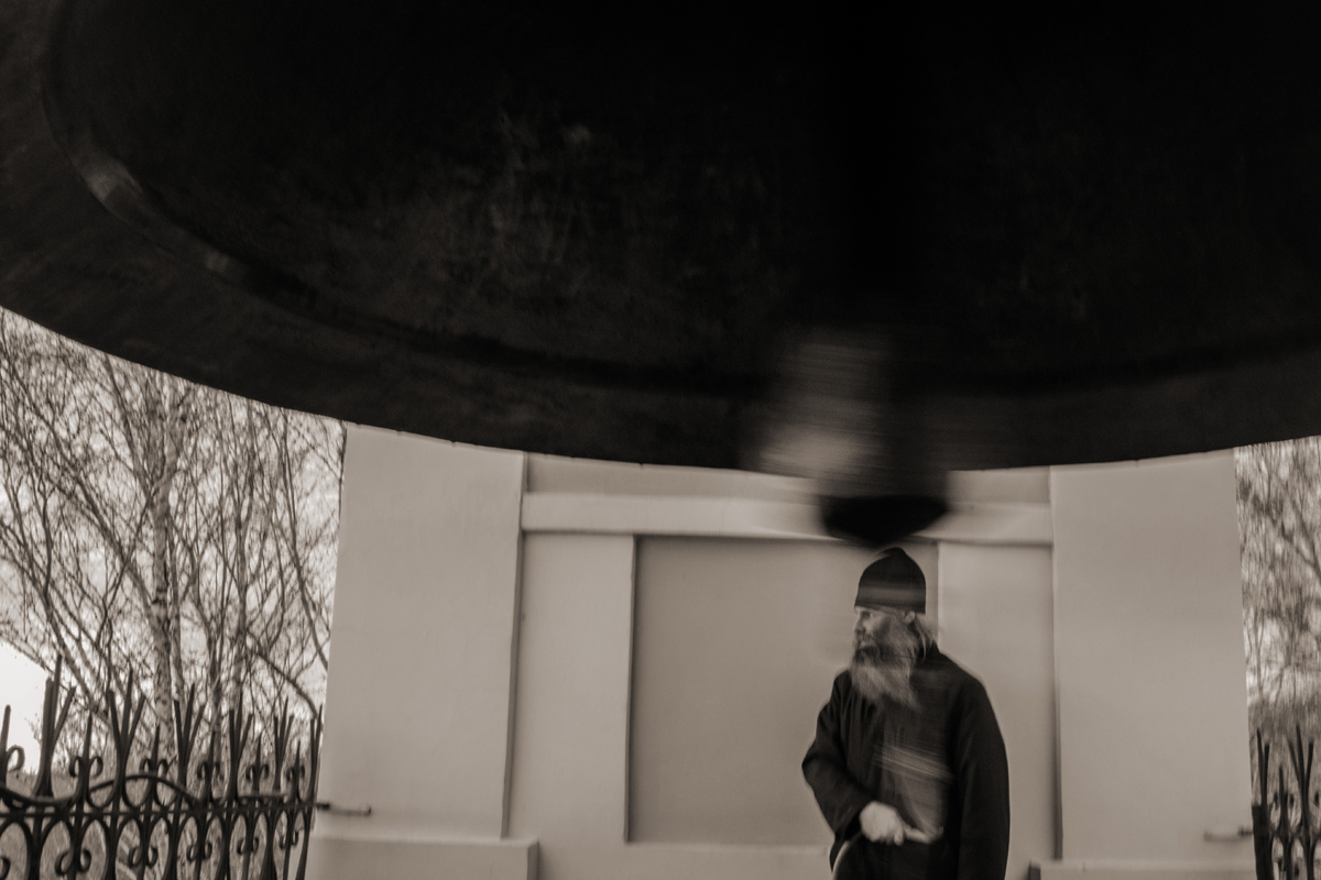 Пока звонит звонарь